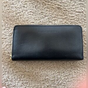LIKE NEW!  PORTLAND LEATHER ACCORDION ZIP WALLET IN BLACK